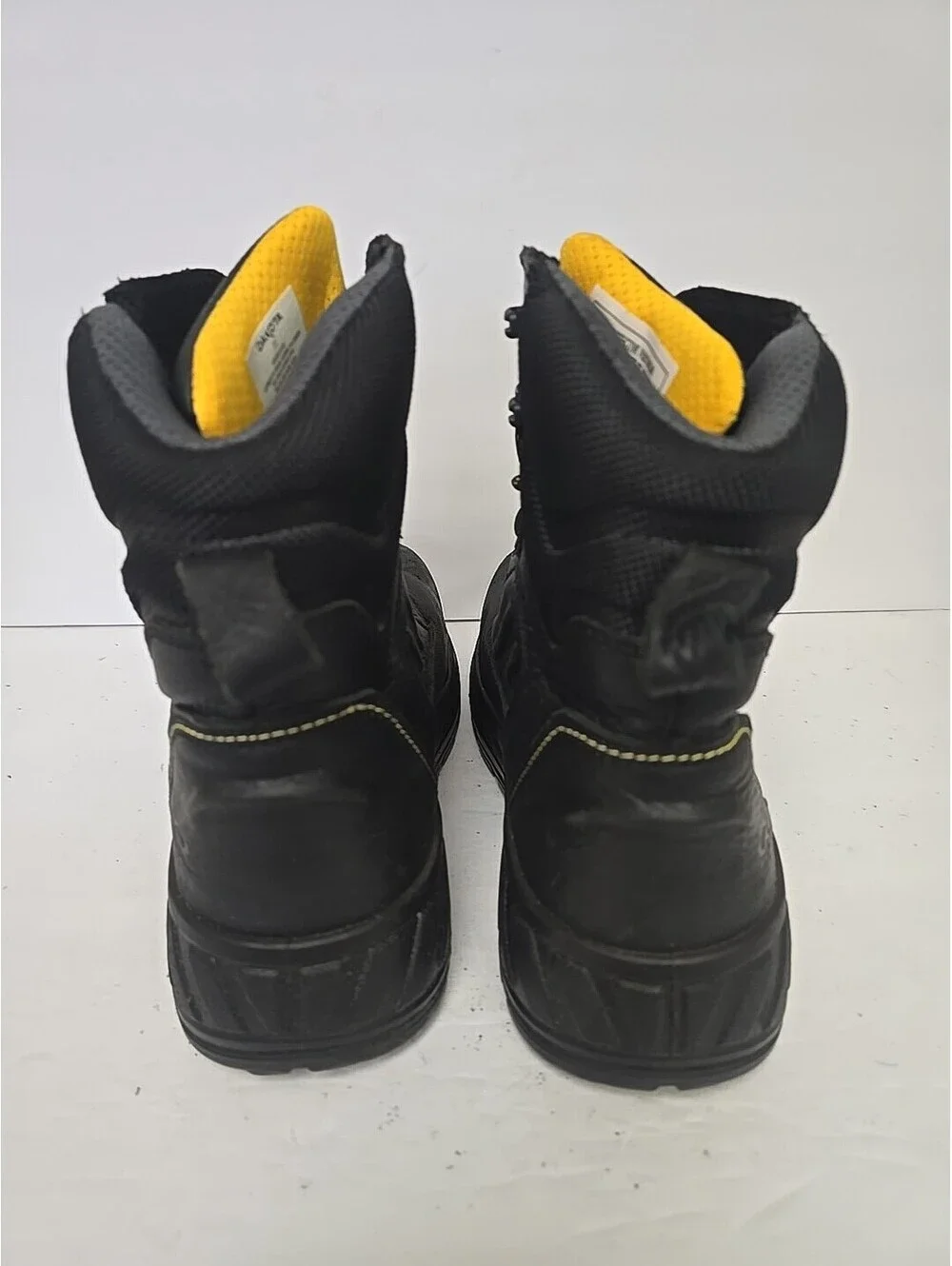 Dakota used boots